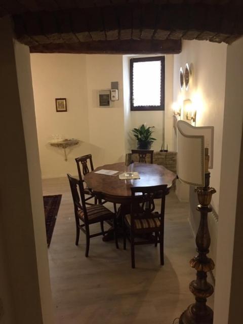 Appartement L'Arco Romano à Foligno Extérieur photo